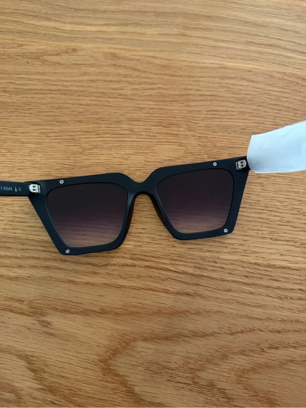 NWT TOPFOXX CEO black cat-eye sunglasses